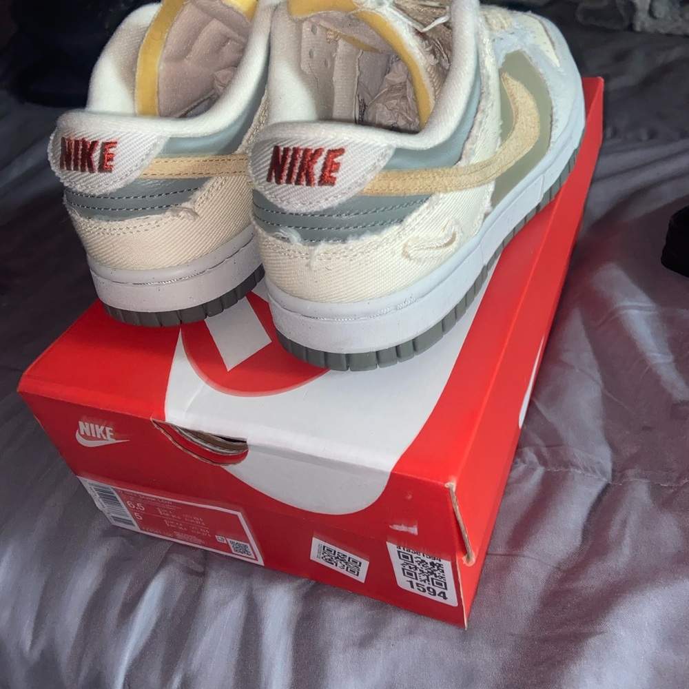 Women dunks - Picture 3 of 5